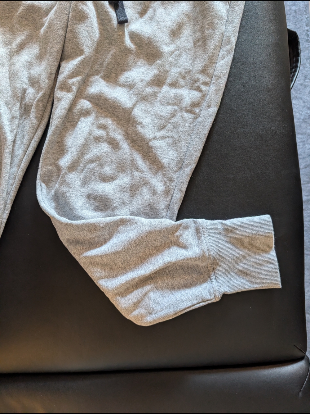 Under Armour Women's Light Gray Sweatpants with Black Logo - Picture 7 of 8
